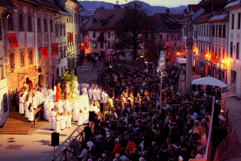 mala raj Jure Nastran