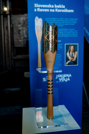 A torch is made of recycled stainless steel and beech wood
