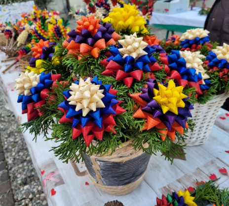 bundeles in light colours on the desk at the market