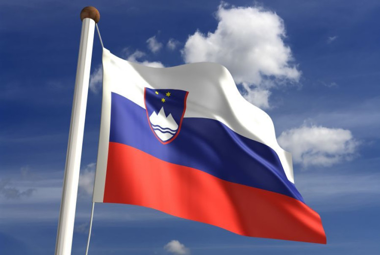 MALA Slovenska zastava Mostphotos