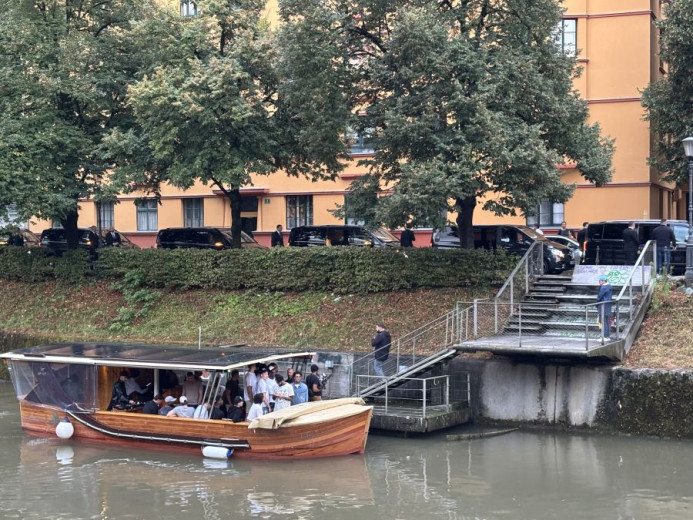 The Los Angeles Lakers team on a wooden boat on the Ljubljanica River.