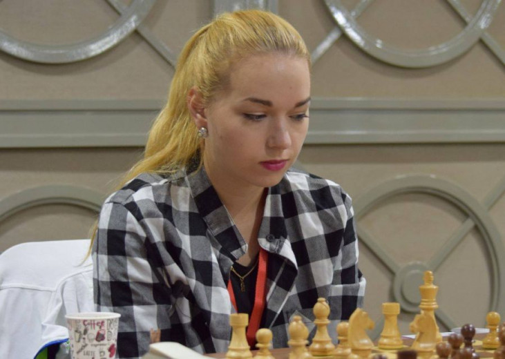 Laura igra šah