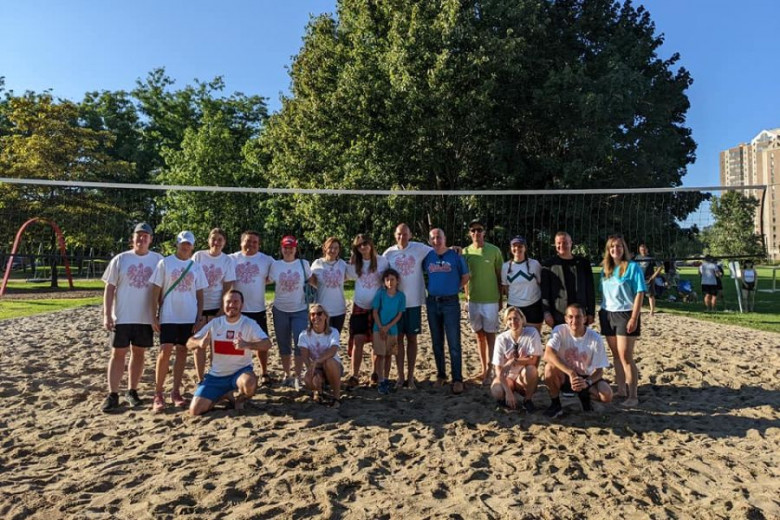 Group photo of beach volleyball players.