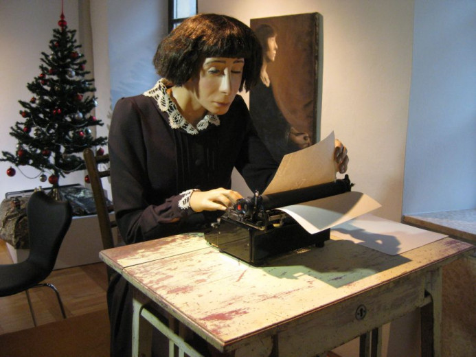 Sculpture of the traveller and author of booky Alma Karlin in Celje Regional Museum.