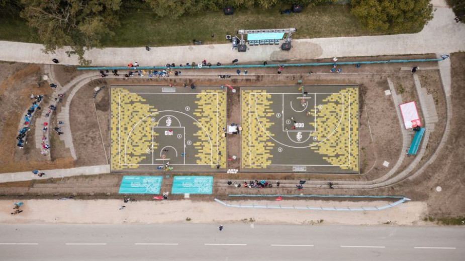 An aerial view to a basketball court.