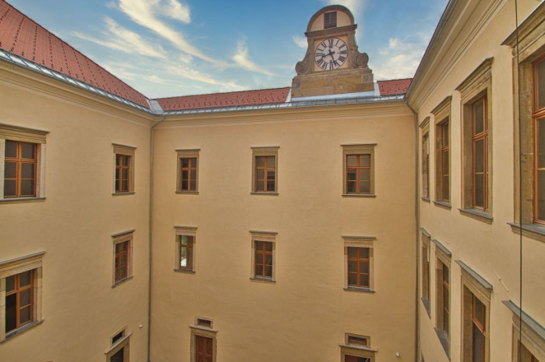 Three walls of the inner castle courtyard are visible, but the courtyard itself is not.