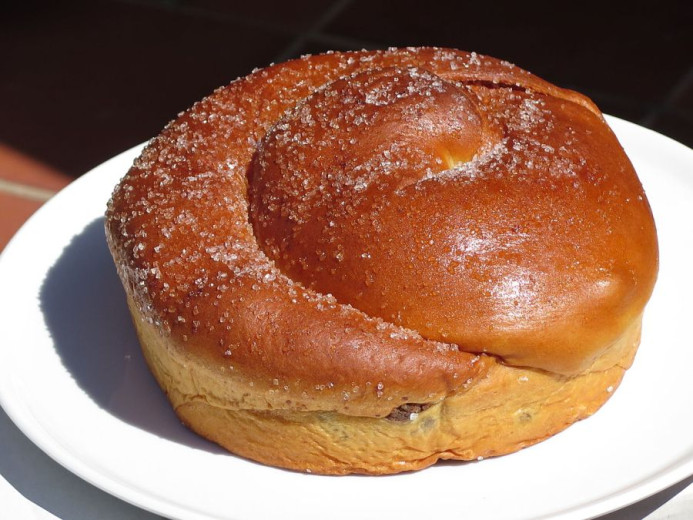 a big round cake with sugar on the top