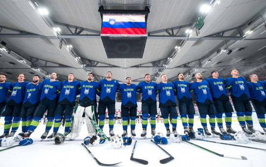 Slovenian ice hockey team May 2022 phot Domen JancicIIHF naslovna