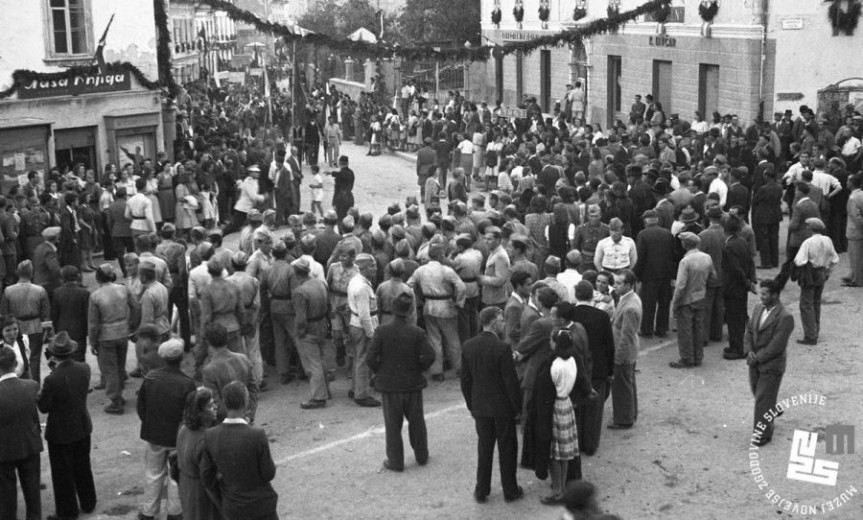 FS4075 14 Postojna zborovanje ob vrnitvi Primorske 17.9.1947 foto Zvone Mahovic