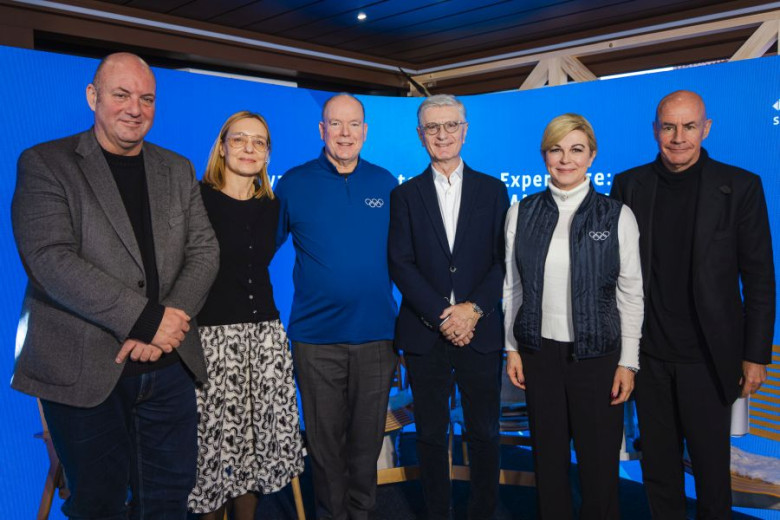Prince Albert II of Monaco, Kolinda Grabar-Kitarović, Johan Eliasch, Franjo Bobinac, Alja Brglez and Giuliano Vantaggi posing on stage for the photographers.