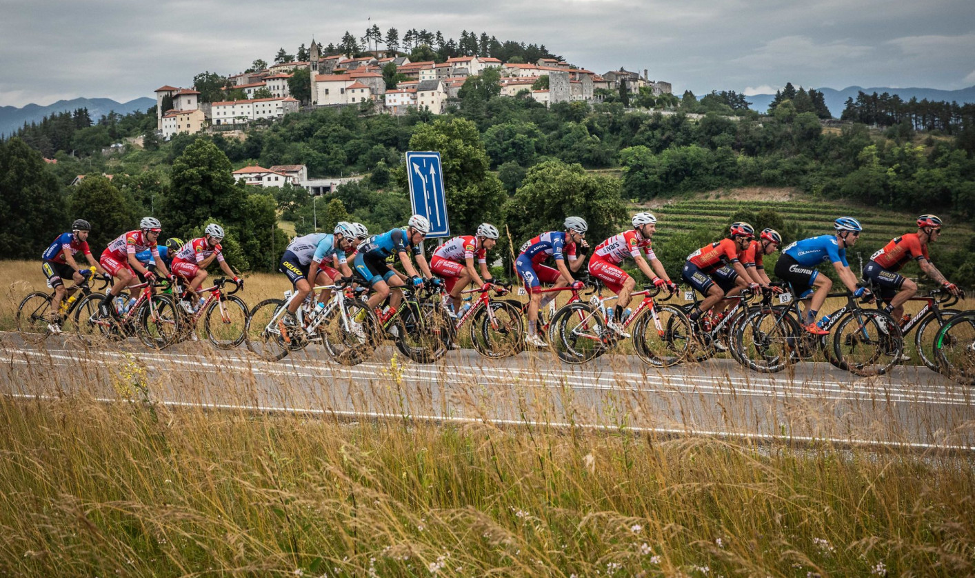 F013102 tourofslovenia 2019 stanjel vid ponikvar photo naslovna