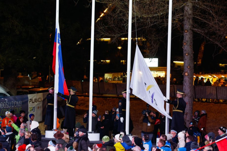 Raising the flag of Slovenia and the FIS International Ski Federation. Photo: Anže Malovrh, STA.
