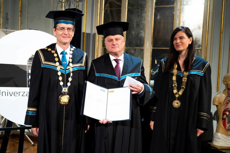 Leta 2022 je Pipenbaher prejel častni doktorat za izjemne dosežke na Univerzi v Mariboru. Foto: pipenbaher-consulting.com
