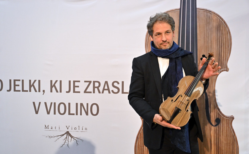 55002105884 8b4f42f14a k