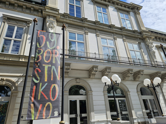 Facade of the Slovene National Theatre Maribor, on the left an elongated inscription 59. Borštnikovo.