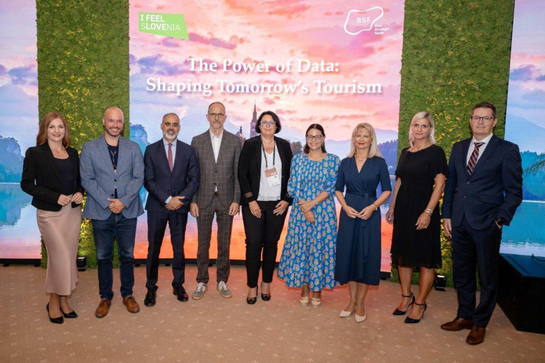 On the photo (from left): Martina Gojkošek, Matevž Frangež, Eduardo Santander, Erwin Hinteregger, Dubravka Kalin, Natalia Bayona, Maja Pak Olaj,  Apolonija Oblak Flander and Tobias Pogorevc. 