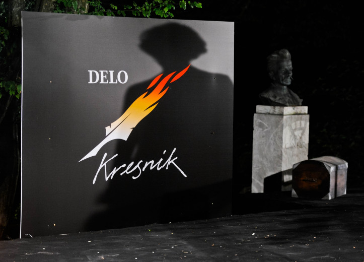 A board with the Kresnik logo - Delo.