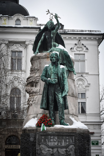 Prešernov spomenik v Ljubljani.