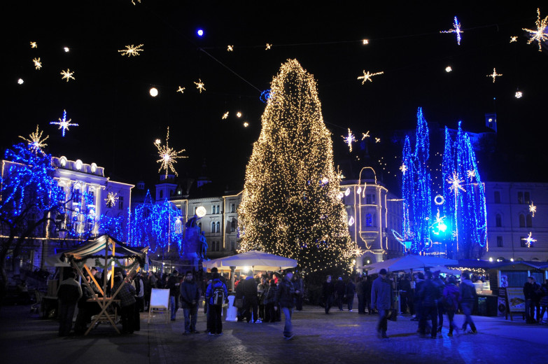 The illuminated New Year tree in Prešeren Square. 